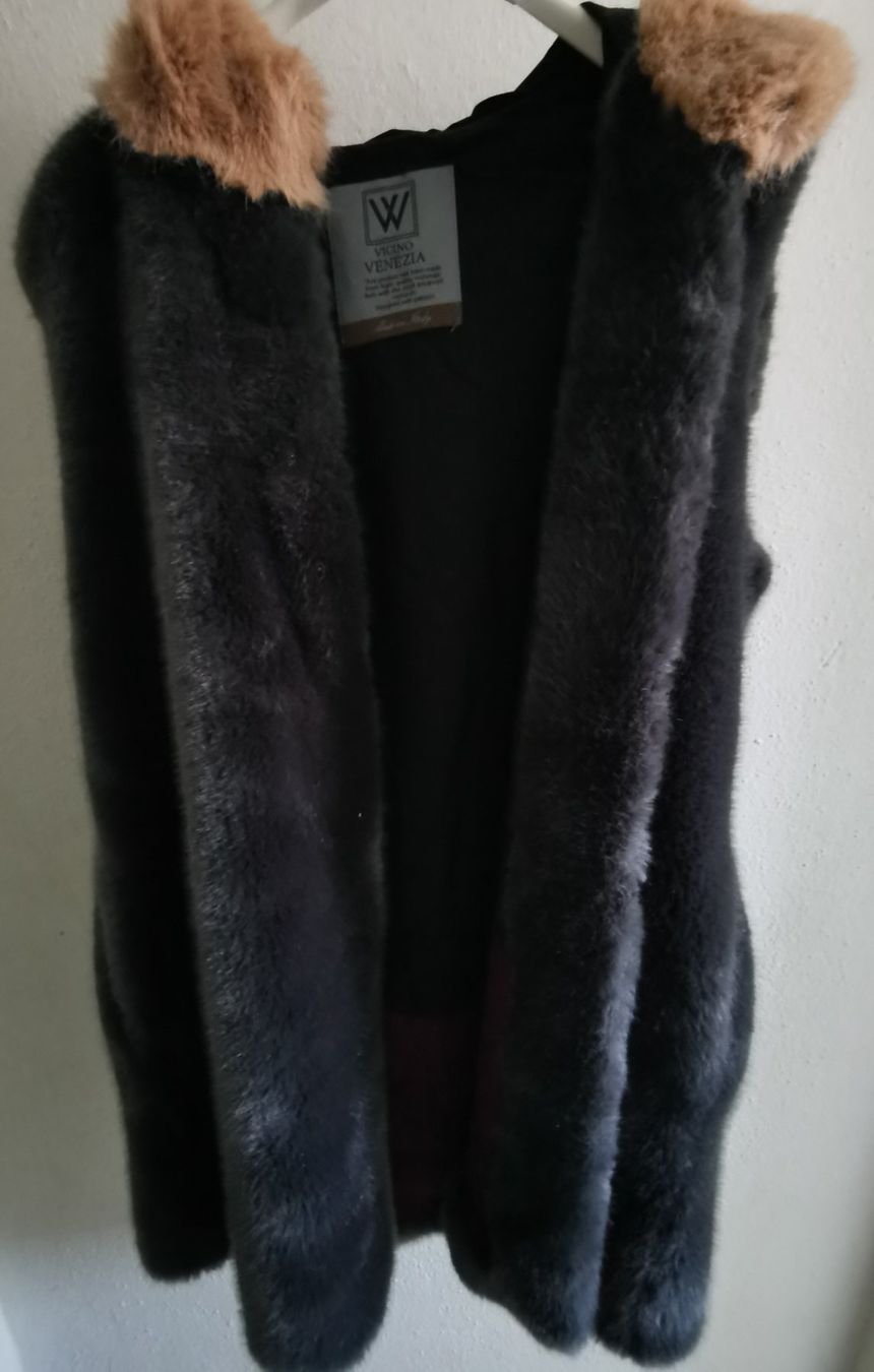Gilet & Giacche senza maniche: Kunstfell Gilet mit Kapuze – Nuovo (secondo la descrizione) da Luzern venduto da TausendD 2