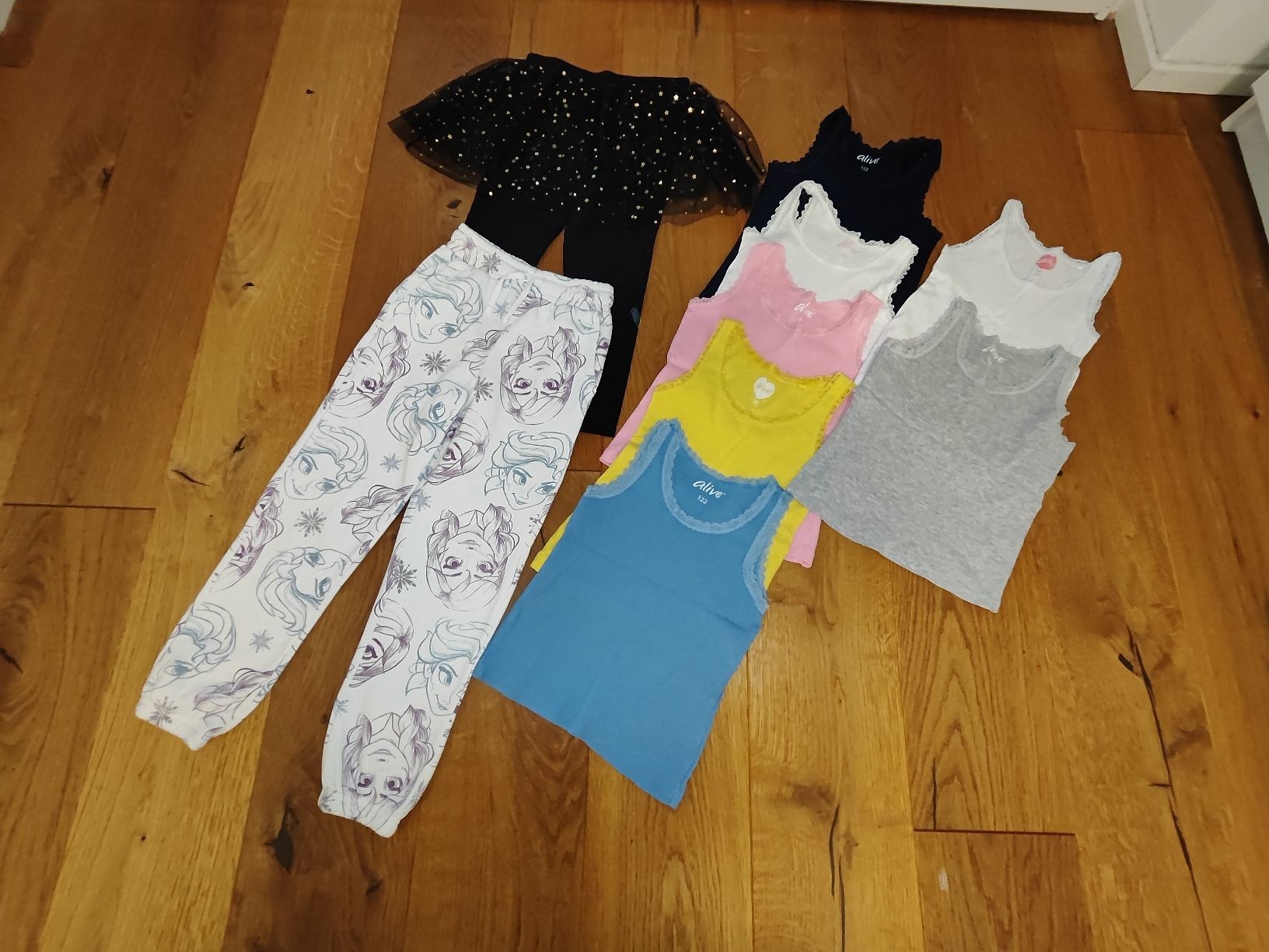 Lotti & Set di vestiti: Kleiderpaket Gr.122 – Usato da Kriens venduto da Xonox 4