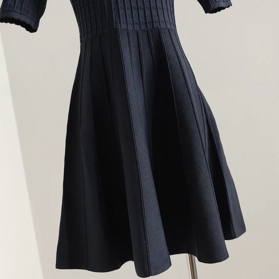 Kleider: Strickkleid, marineblau, Kragen, Kurzarm – Neu und originalverpackt aus Veyras von ValClasse 5