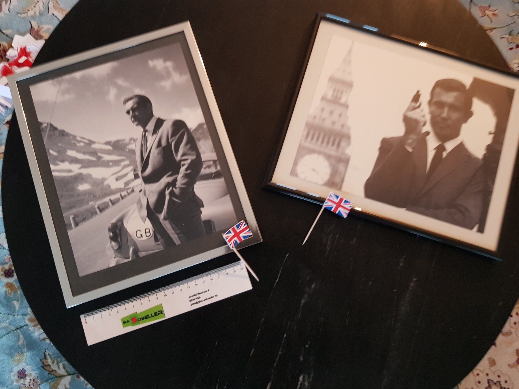 Poster & Bilder: James Bond Foto Abzüge eingrahmt – Gebraucht aus Gutenswil von rolfsimmen31