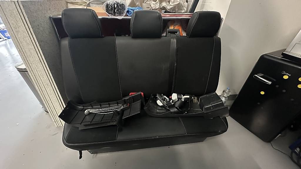 Tutti pezzi di ricambio auto: Rücksitzbank VW T6.1 – Usato da Wangen b. Olten venduto da Leni2803