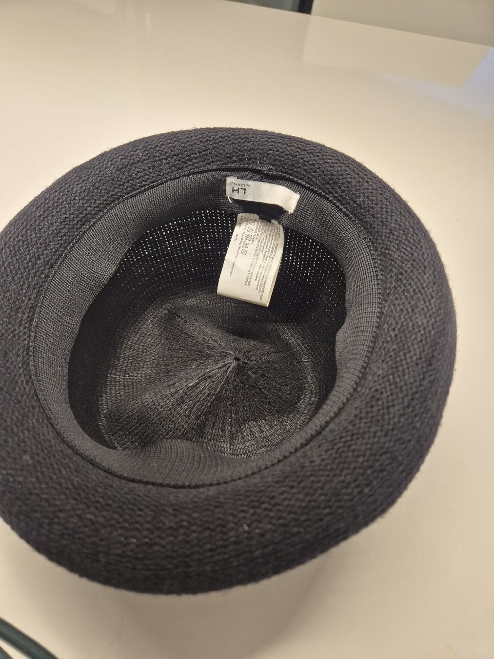 Chapeaux, bonnets & casquettes: Strickhut schwarz – D'occasion à Krauchthal par SamsPuce 1