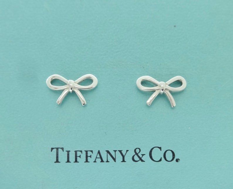 Tiffany & Co. Ohrringe & -stecker: Tiffany & Co. Bow Ohrstecker 925 AG – Gebraucht aus Forch von nadinepalermo