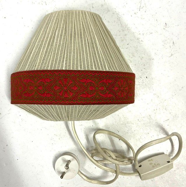Lampade: Kleine Wandlampe mit Bastband – Usato da Zürich venduto da gigimai67