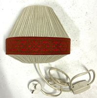 Kleine Wandlampe mit Bastband