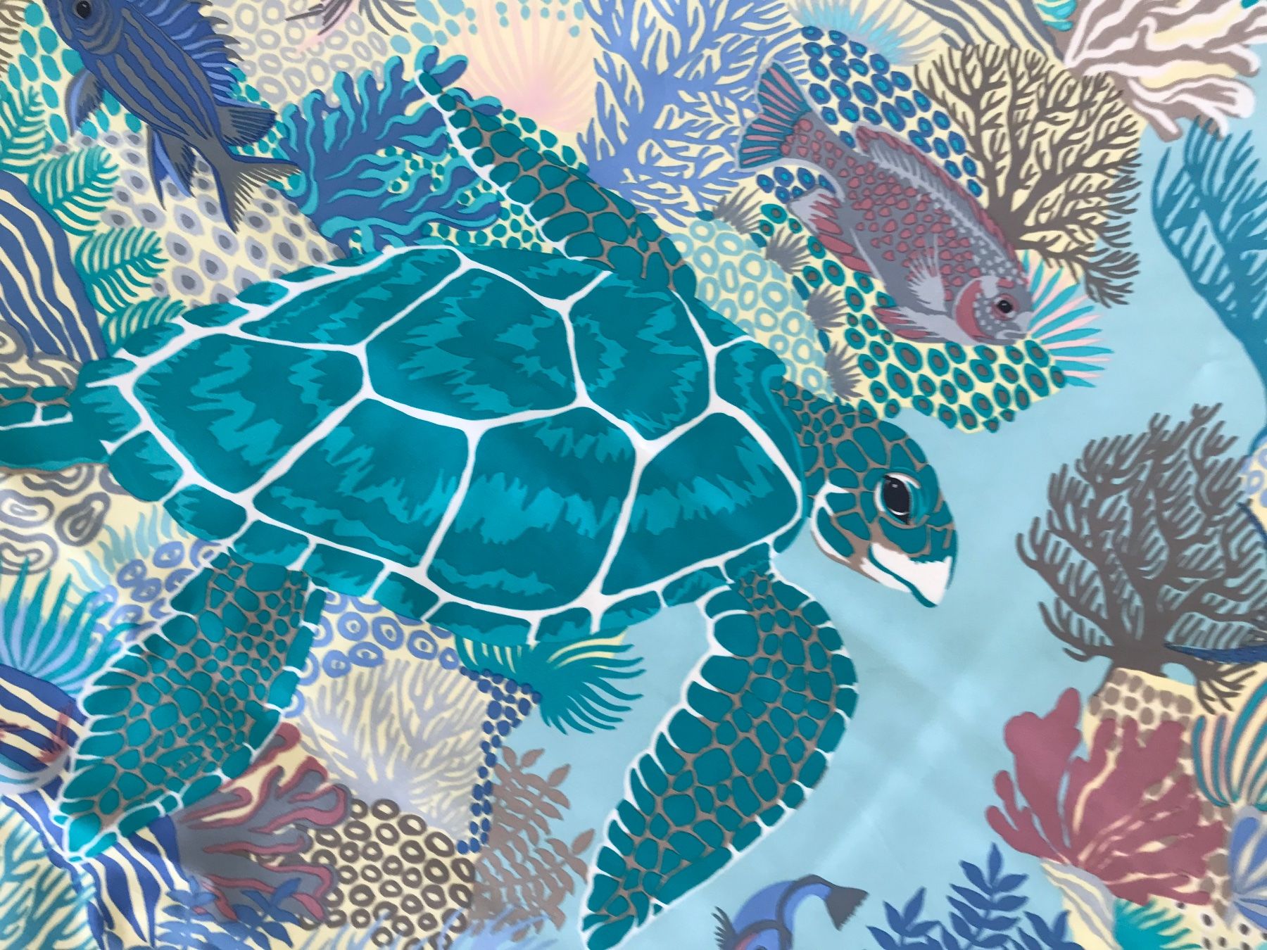 Hermès Foulards, Tücher & Schals: Hermès Seidentuch 90x90 UNDER THE WAVES 🌊 🐳🐠🐬 – Gebraucht aus Luzern von  1