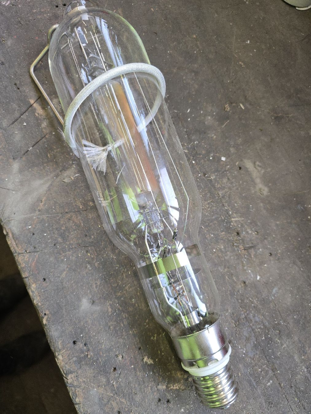 Lampade: 2000 Watt Strahler Baustelle Halle – Usato da Frümsen venduto da M.dnaleiw 2