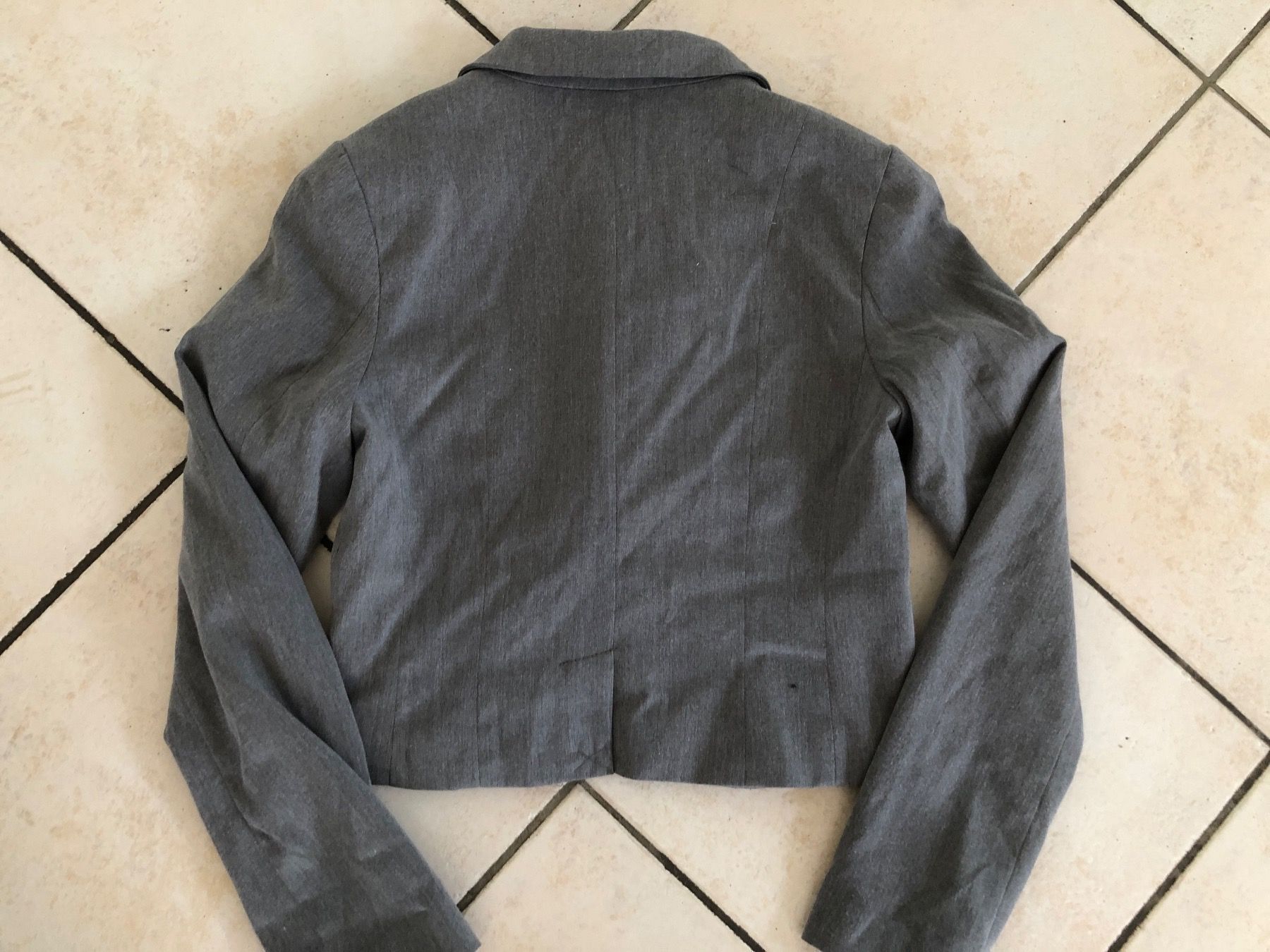 H&M Giacche: Grauer H&M Blazer Gr.38👧🏻 – Usato da Obergerlafingen venduto da cabo4 4