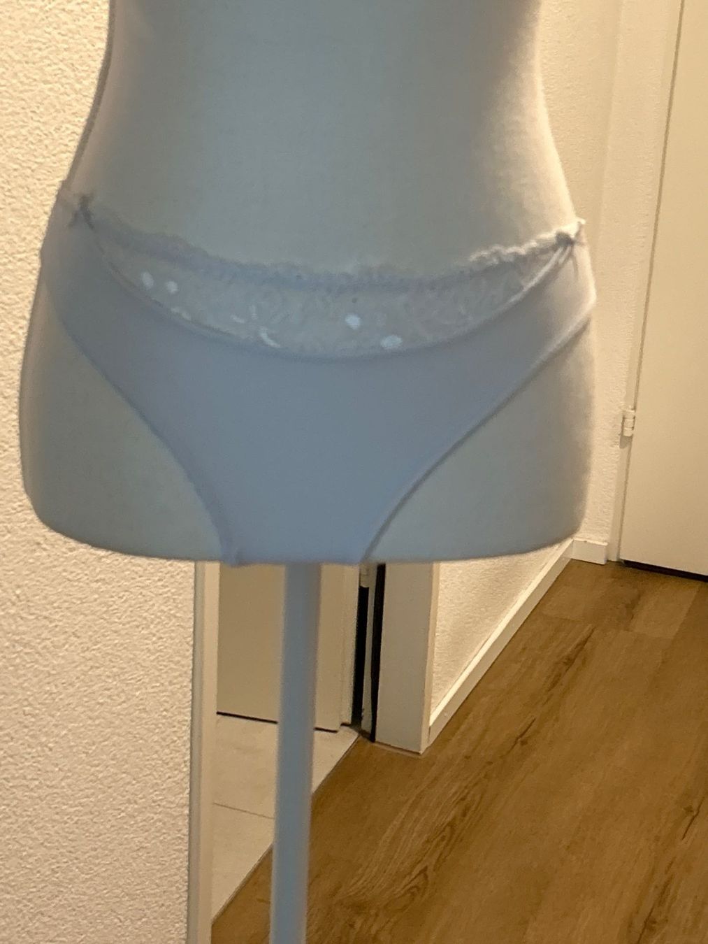 Altra biancheria intima: 2x Damen Slip weiss mit Spitzen – Usato da Brunnen venduto da Nala2929 4