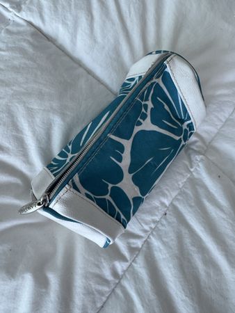 Sac de toilette Lancôme motif floral bleu et blanc, taille U