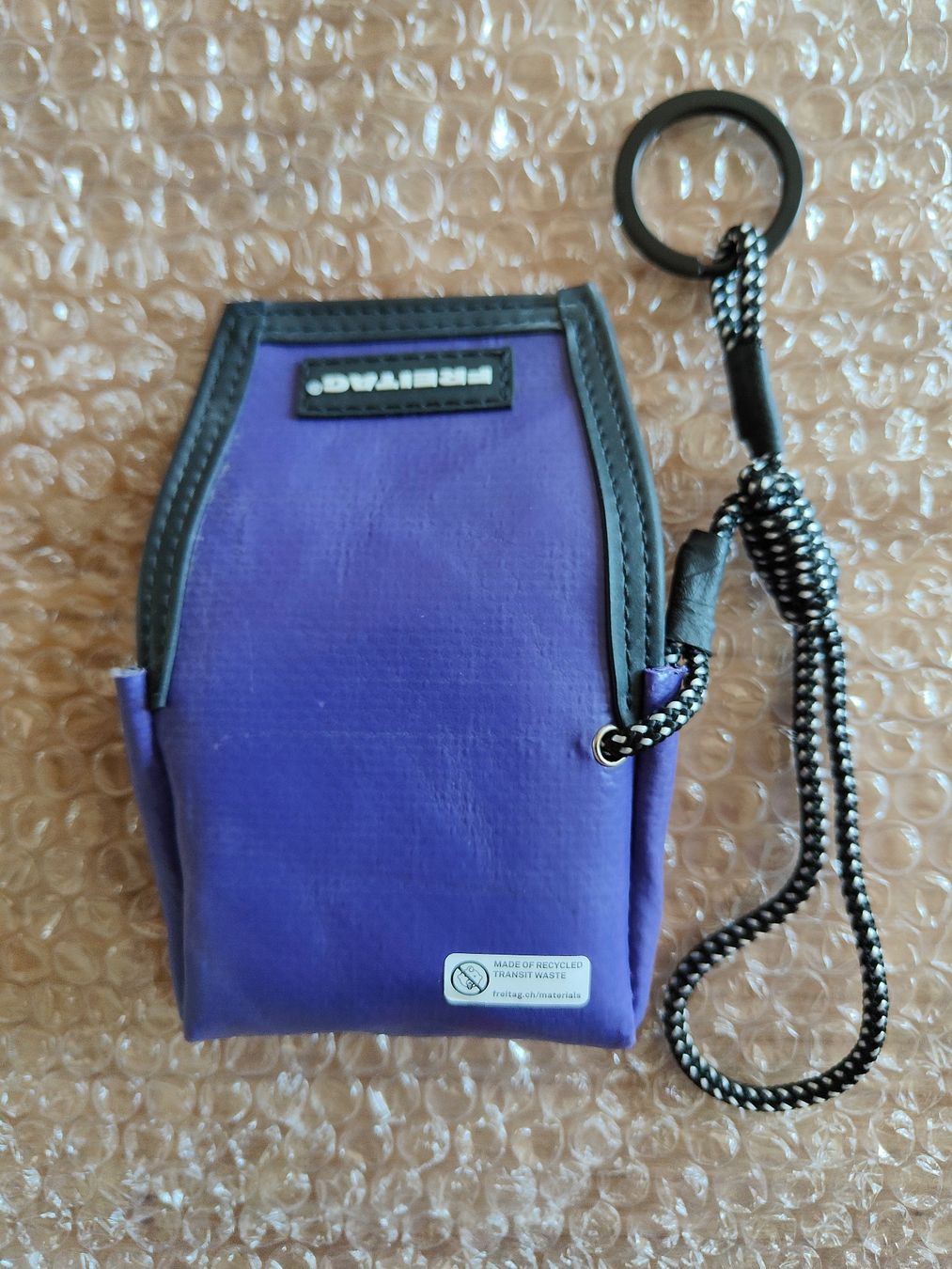 Freitag Altro in  Abbigliamento & Accessori: Freitag-Mini Messenger-Etui F213 violett – Nuovo (secondo la descrizione) da Winterthur venduto da the7mx1reon 2