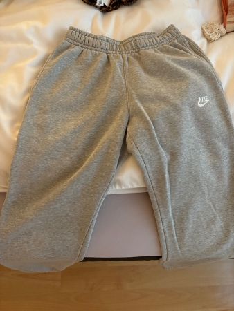 Graue Nike Trainerhosen