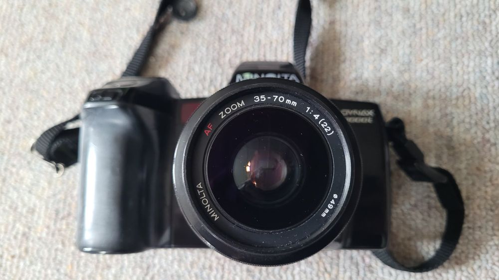 Minolta Fotocamera: Minolta Dynax 7000i mit Blitzgerät und Objektiven. – Usato da Aarwangen venduto da Striezi01 8