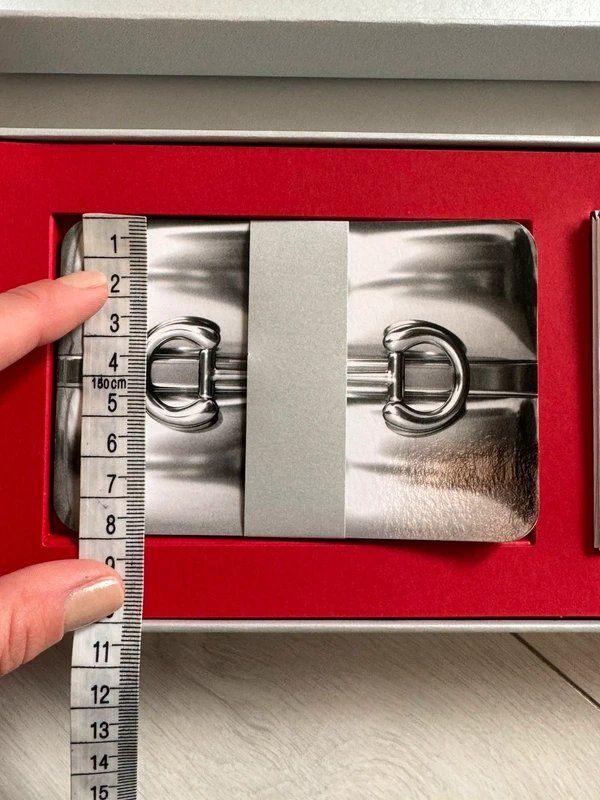 Alle Dekorationen: Gucci Grußkartenbox für Feiertage – Neu und originalverpackt aus Auw von Neo_z2rq 7