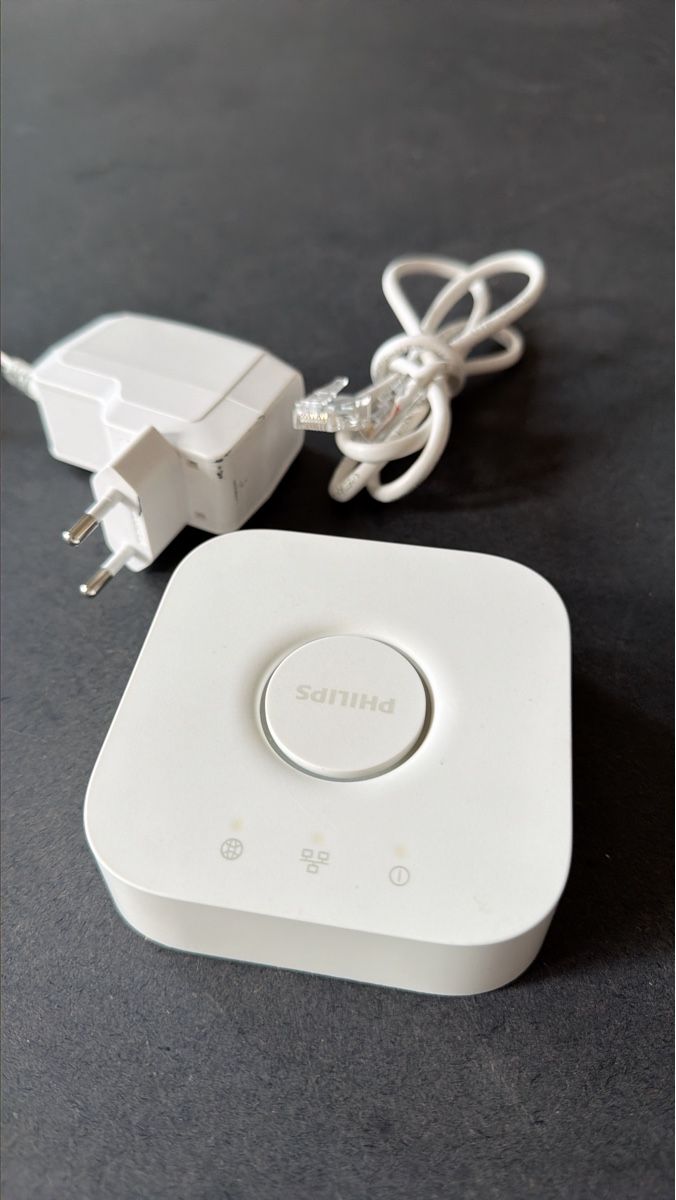 Philips Hubs & Switches: Philips Hue Bridge mit Netzteil gebraucht – Gebraucht aus Zürich von Gestaltungsbar