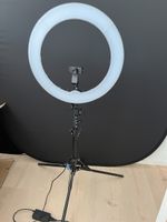Ringleuchte mit Stativ und Smartphonehalterung