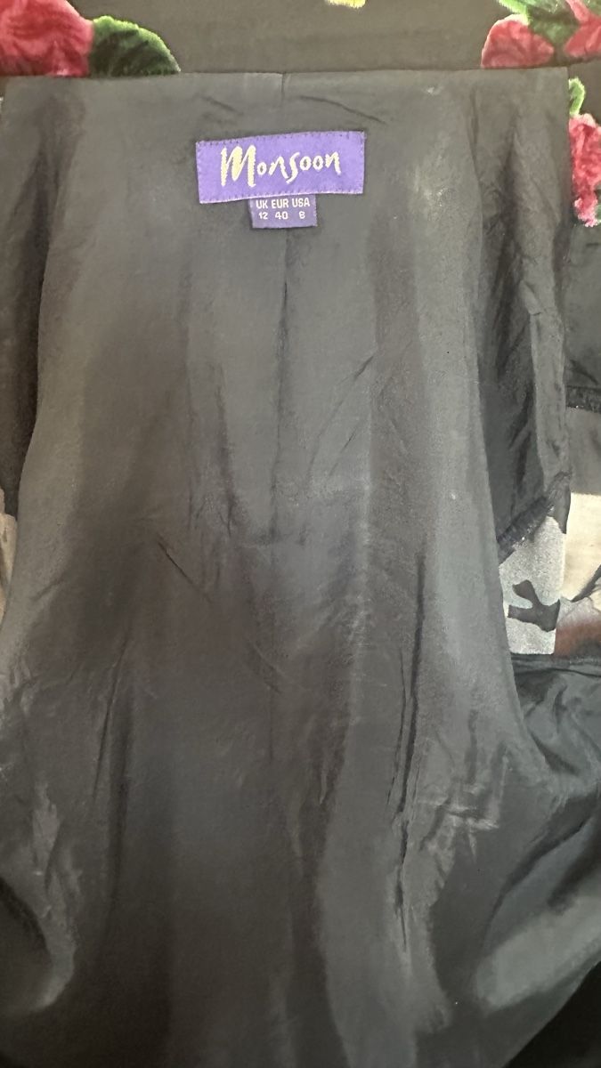 Camicette: Veste Monsoon noire à fleurs en velours. Taille 42. – Usato da Vuippens venduto da ale_6gkb 4