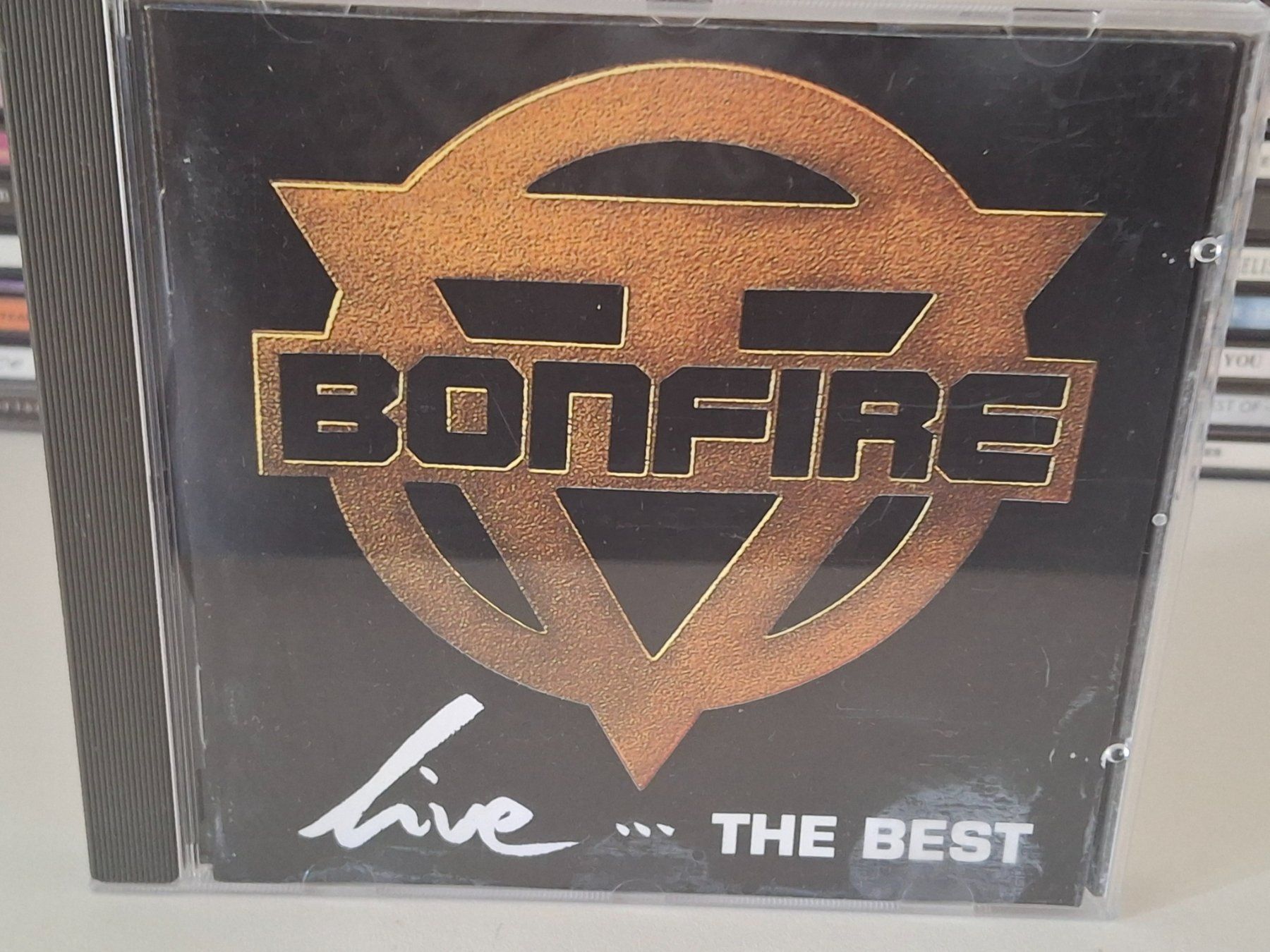 CD: CD BONFIRE -  Live The Best – Usato da Aarberg venduto da Jackup1
