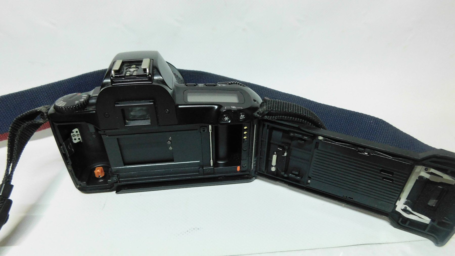 Canon Fotocamera: Vintage Canon EOS 500 Analogkamera. 1990er – Usato da Emmenbrücke venduto da Neverlaand-22 2