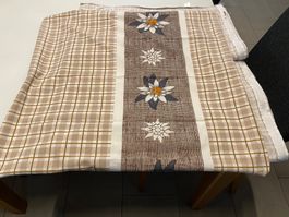 Literie : duvet 240x240 et 2 taies oreillers 65x65