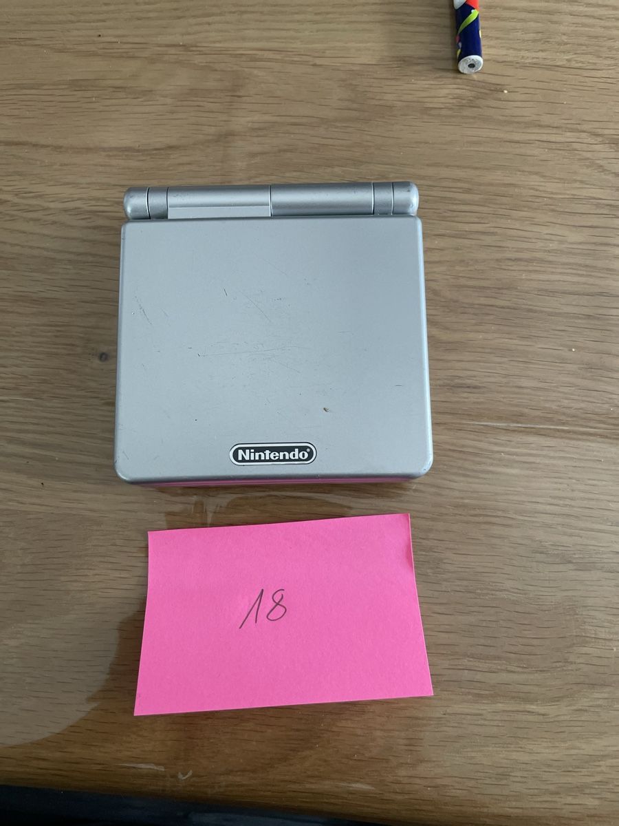 Nintendo Console: Game Boy Advance SP Silber  – Usato da Bazenheid venduto da Toni0141 1