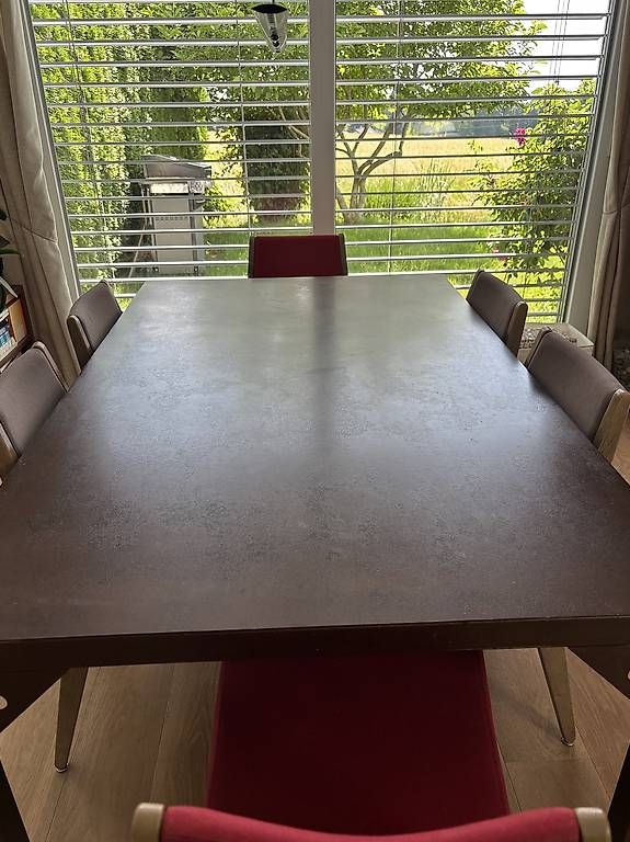 Tavoli: Table de salle à manger en acier patiné – Usato da Epalinges venduto da mldau