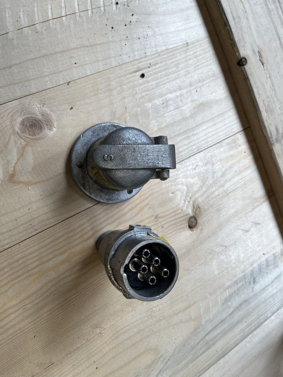Jeep Tutti pezzi di ricambio auto: Jeep 5 Pol Stecker und Seckdose – Nuovo (secondo la descrizione) da Trubschachen venduto da WingeierAG 1