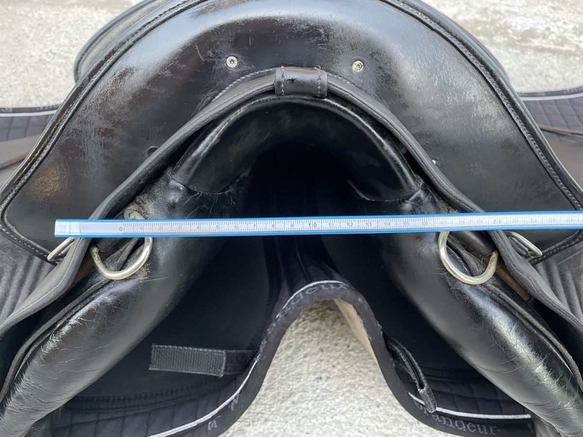 Selle & Accessori: Spanischer Sattel Portugese von Spirig – Usato da St. Niklausen LU venduto da Savlissa 2