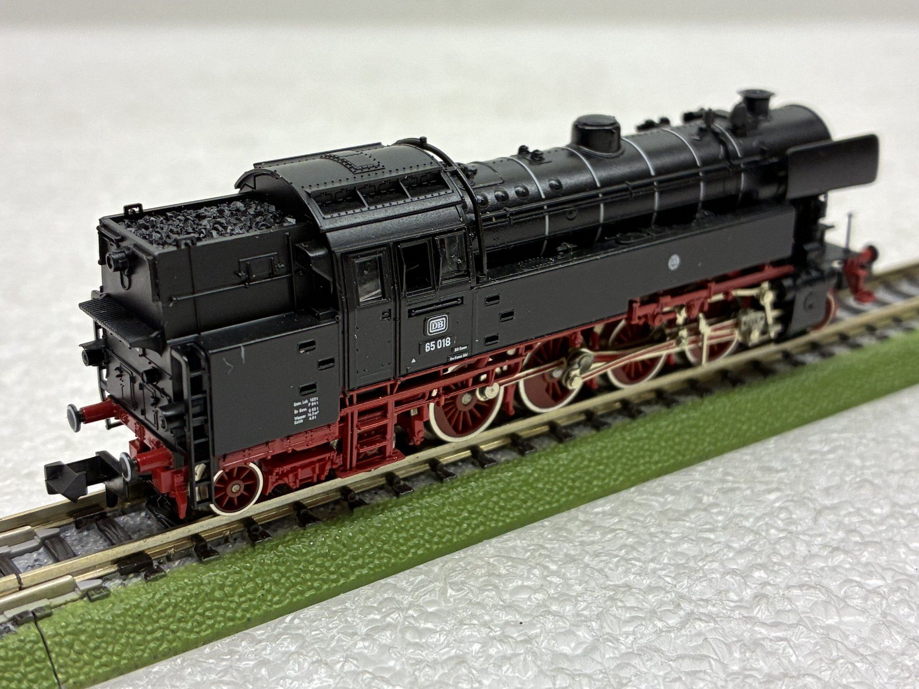 Fleischmann Modellini di ferrovie: Fleischmann 7065 piccolo N= Dampflok DB 65 018 - OVP – Usato da Thun venduto da retoolinoo 2
