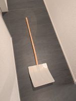 Schneeschaufel aus Holz und Metall von Jumbo