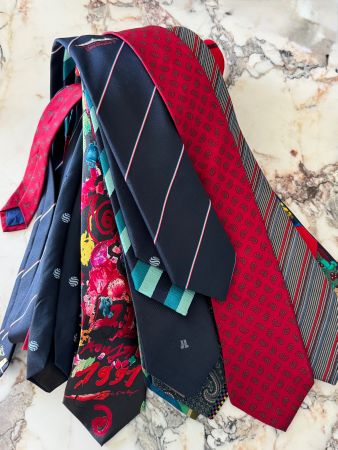 LOT OF 19 SILK TIES