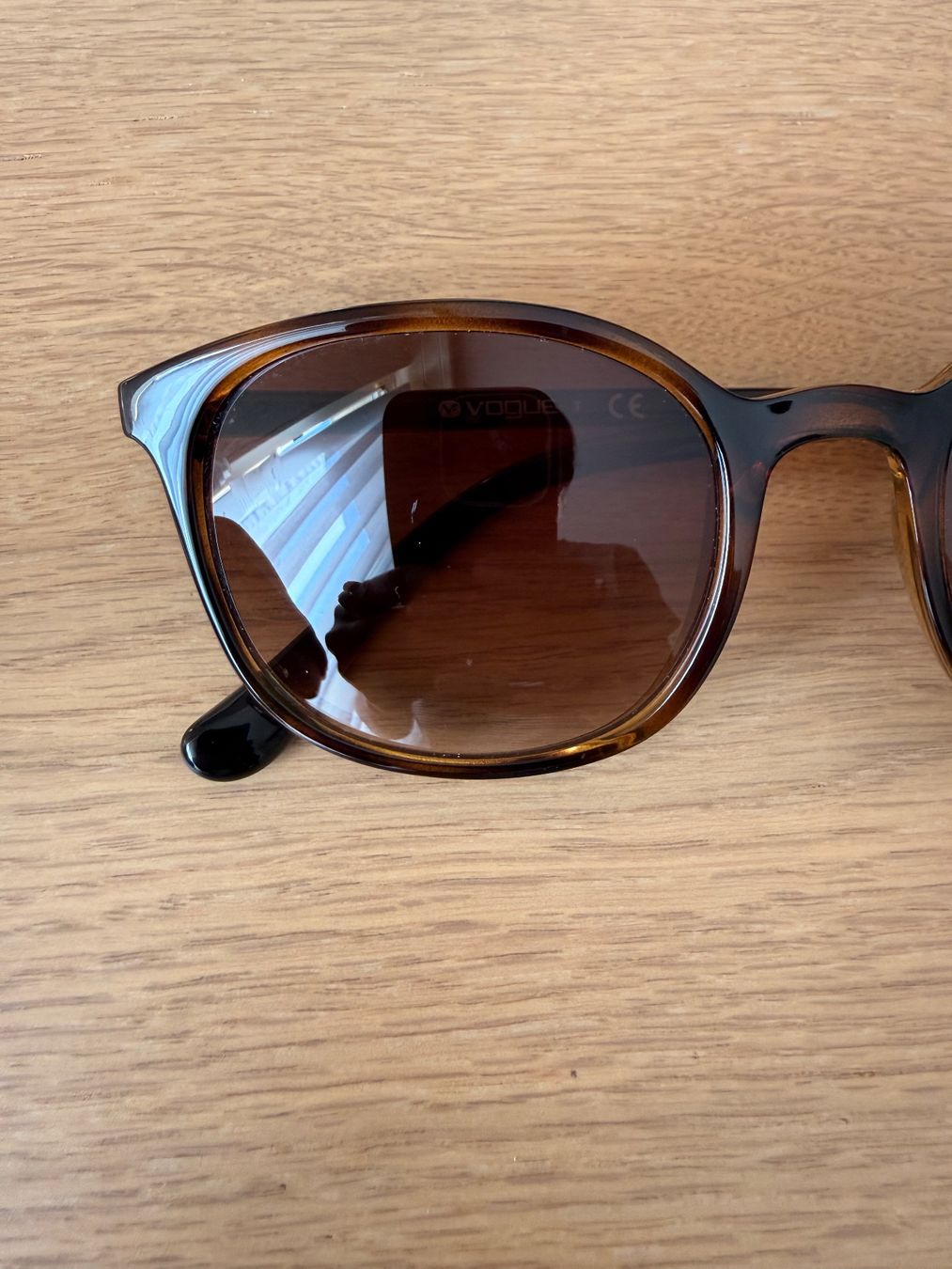 Vogue Brillen & Gläser: Vogue Sonnenbrillen – Gebraucht aus Luzern von Nat.B 2