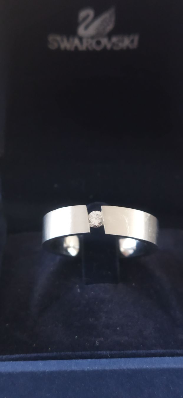 Swarovski Anelli: Swarovski Edelstahlring mit Zirkonia – Usato da Thun venduto da Leopardin63