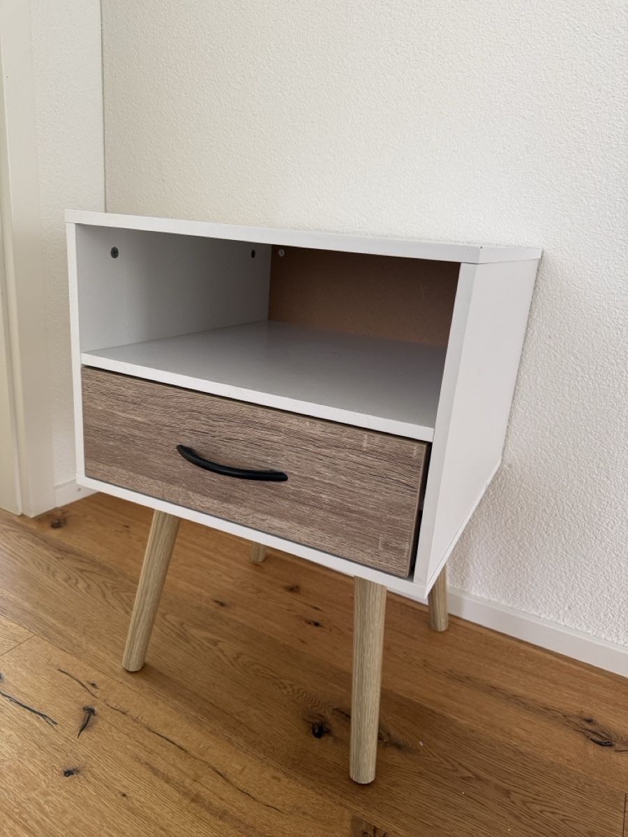 Nachttische: Nachttisch mit Schublade, 1 Stk. – Gebraucht aus Rütihof von Sandythemovie