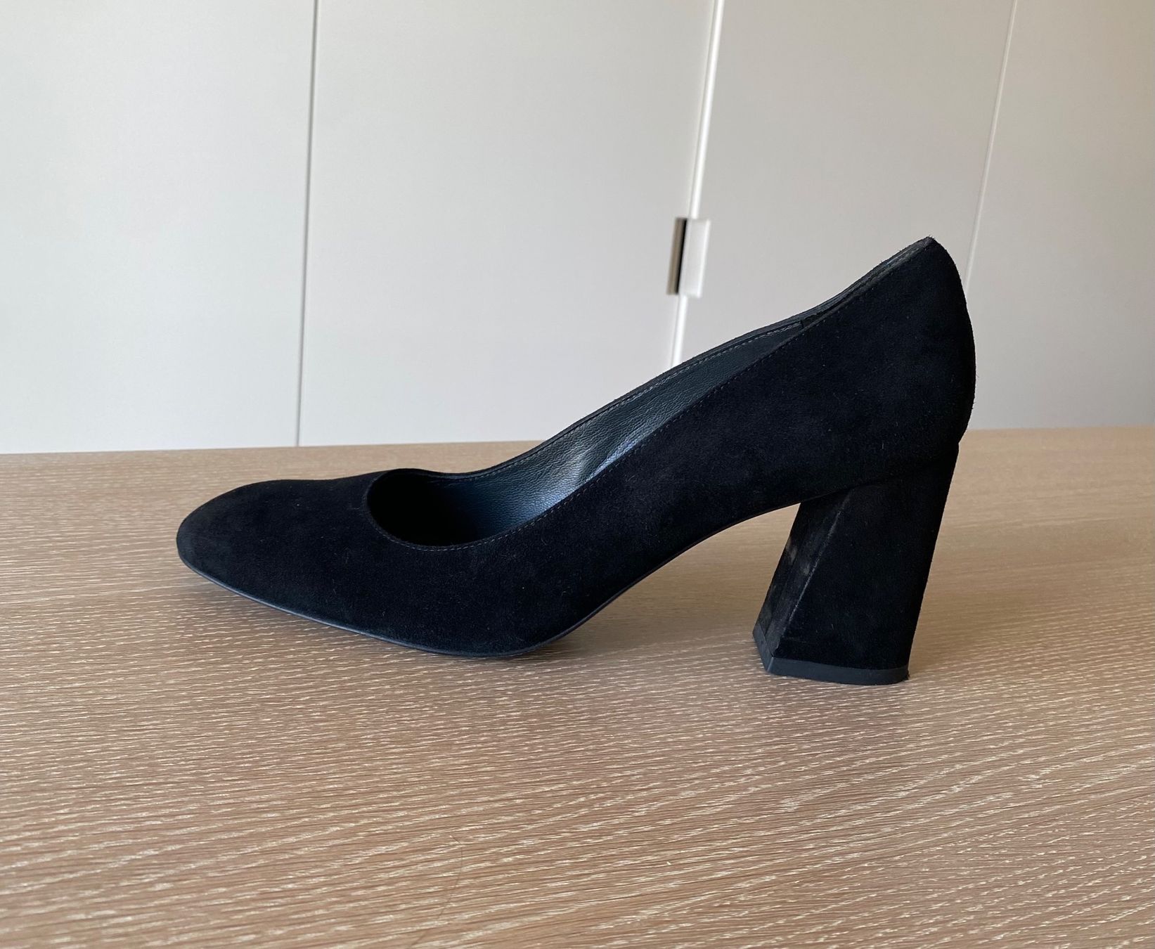 Stuart Weitzman Damenschuhe: Schwarze Stuart Weitzman Wildleder Heels – Neu (gemäss Beschreibung) aus Oberrieden von mar_8vmz 2