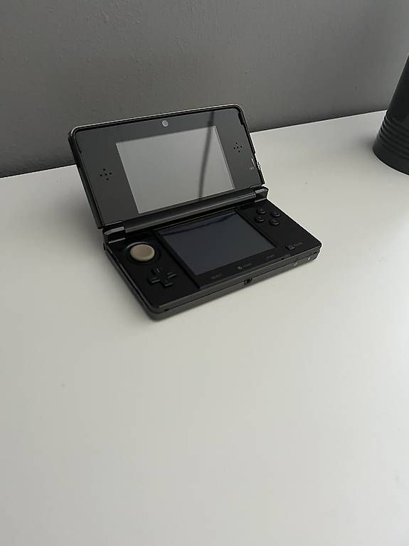 Nintendo Console: Nintendo 3DS mit 8 Spielen – Usato da Ottoberg venduto da yvonne.graenacher