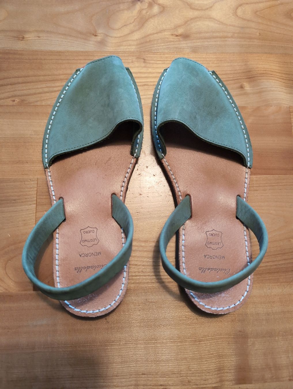 Damenschuhe: Ledersandalen Gr. 40 flach – Gebraucht aus Oberengstringen von Sgundel