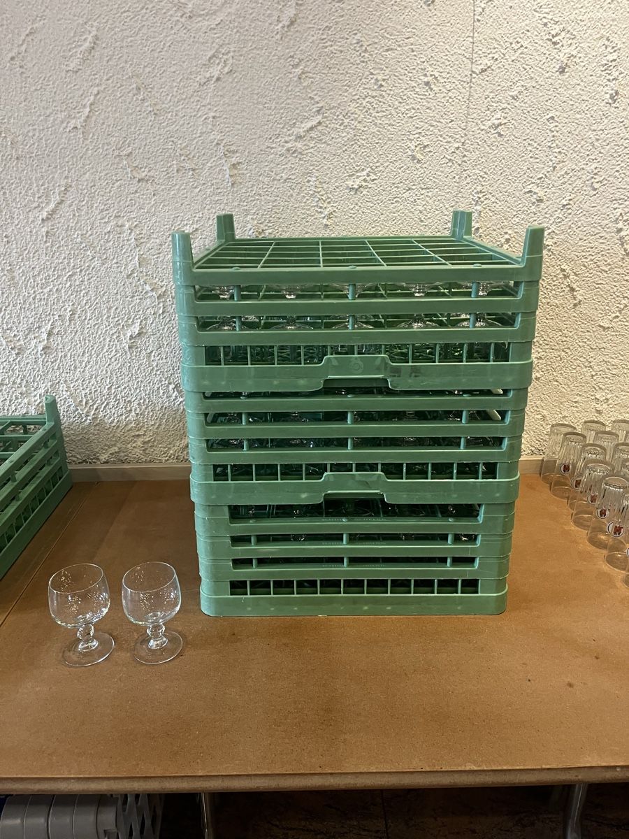 Appareils de cuisine: 70 Wein /Aperogläser inkl Rack – D'occasion à Dittingen par Cervolino77