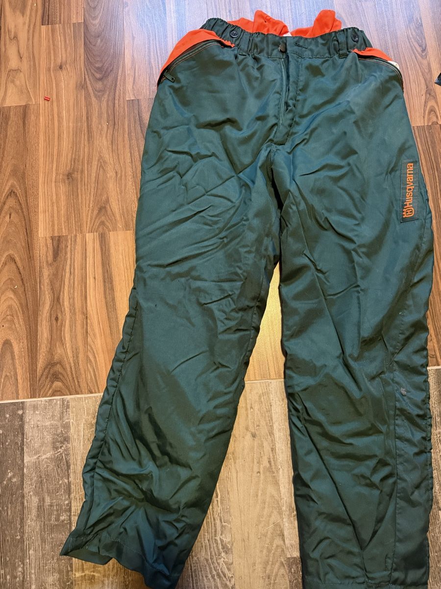 Pantaloni: Schnittschutzhose Husqvarna XL – Nuovo (secondo la descrizione) da Staffelbach venduto da Puchfan04