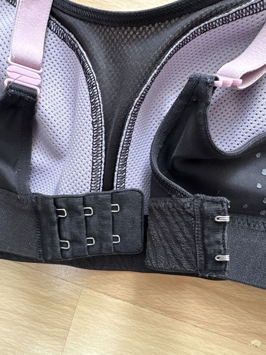 Triumph Altra biancheria intima: Triaction Extreme lite Sport BH Set, Grösse 70B – Usato da Müntschemier venduto da Karola1986 4