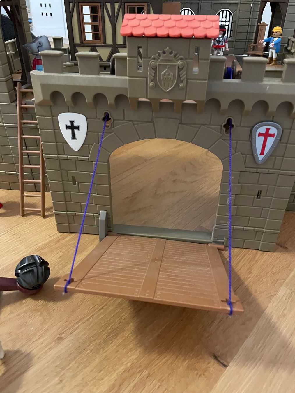 Playmobil Spielzeuge: Playmobil Ritterburg mit Figuren – Gebraucht aus Biel-Benken BL von Ddrummer 3