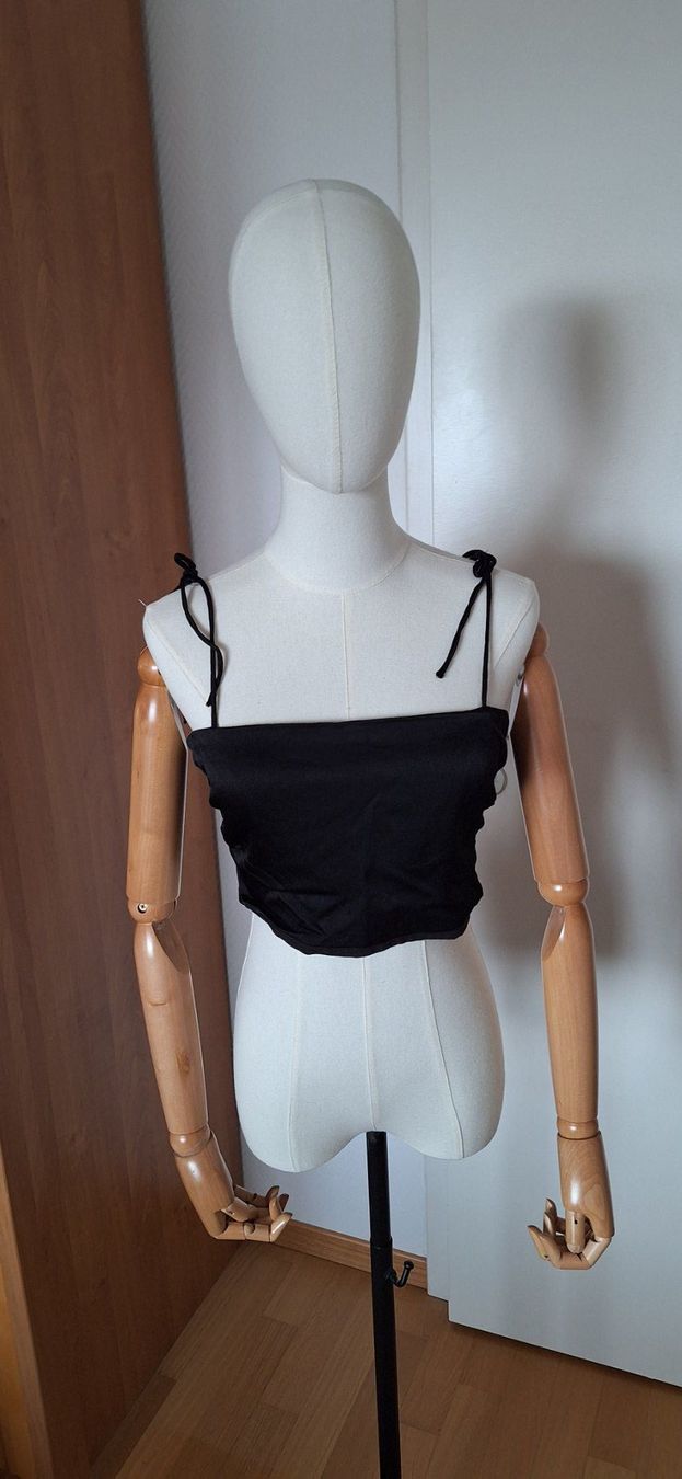 Zara Top: top, Zara – Nuovo (secondo la descrizione) da Lussery-Villars venduto da pousinete02