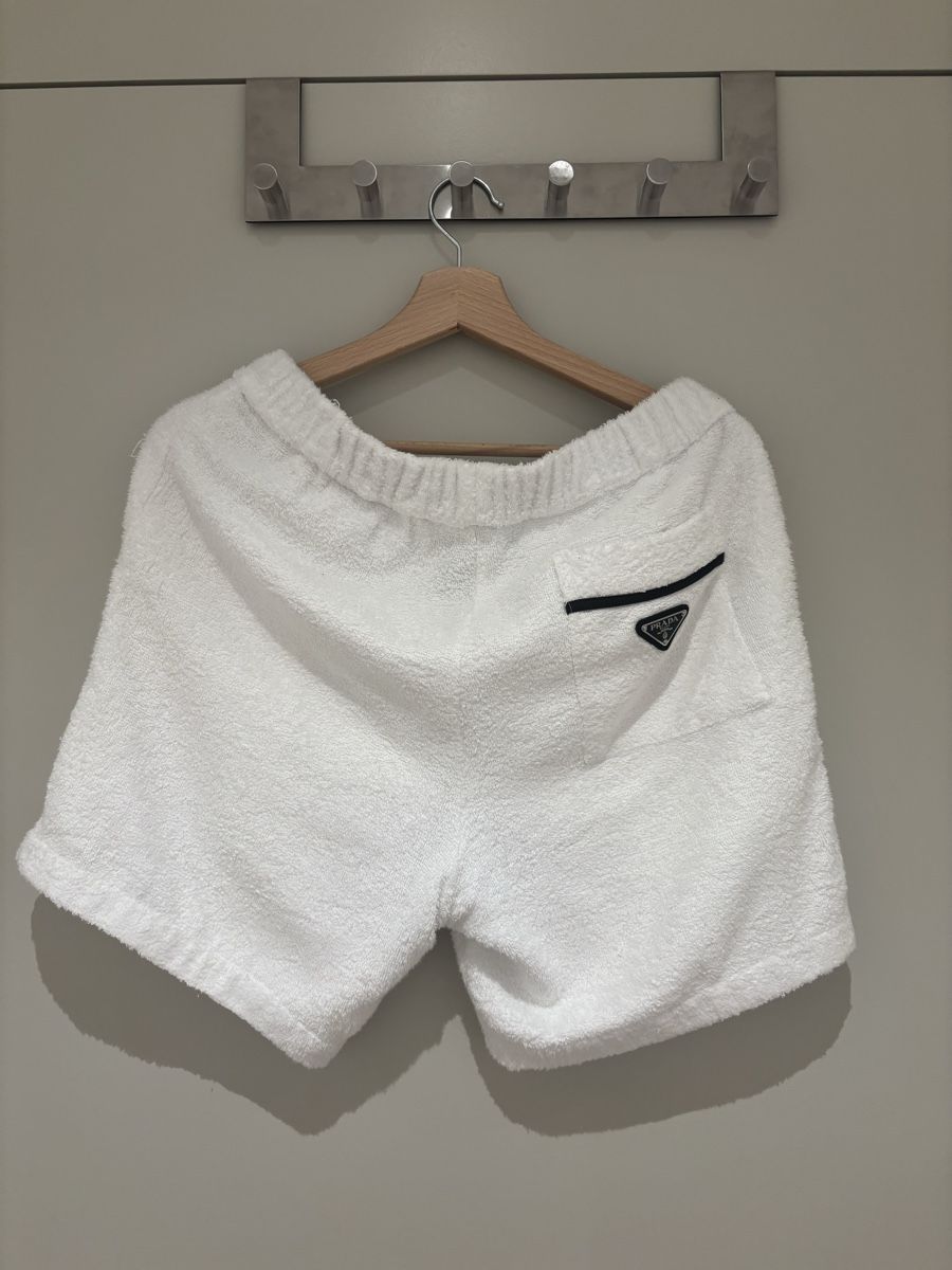 Prada Pantalons: PRADA French Terry White Short  – D'occasion à Zürich par jdr_n76f 1