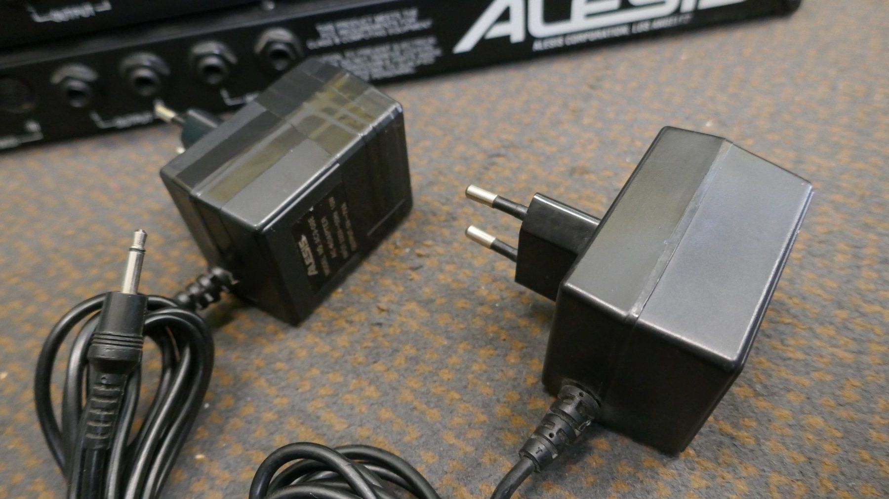 Alesis Instruments de musique: Alesis Midiverb 2 & 3 Effektgeräte – D'occasion à Wenslingen par FairlightCMI 3
