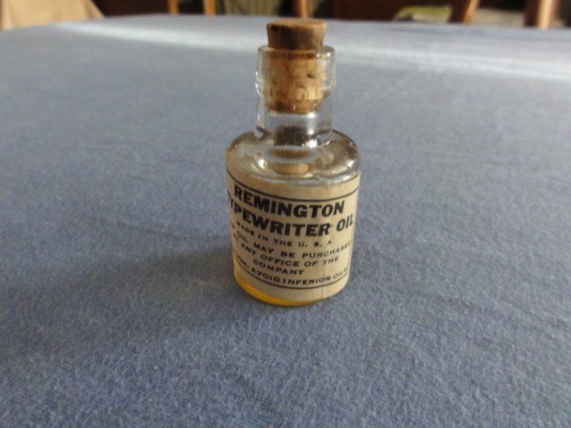 Remington Macchine da scrivere: Rares Remington Typewriter Oil – Usato da Zürich venduto da Putsch92
