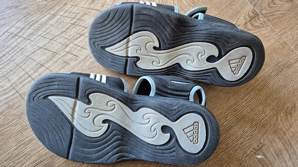Scarpe per ragazzi: Adidas Bade- Sandalen Gr. 34 – Usato da Adelboden venduto da afkcamper 2