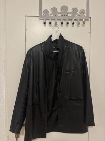 Schwarzer Kunstleder Blazer von Amisu Grösse 36, top Zustand
