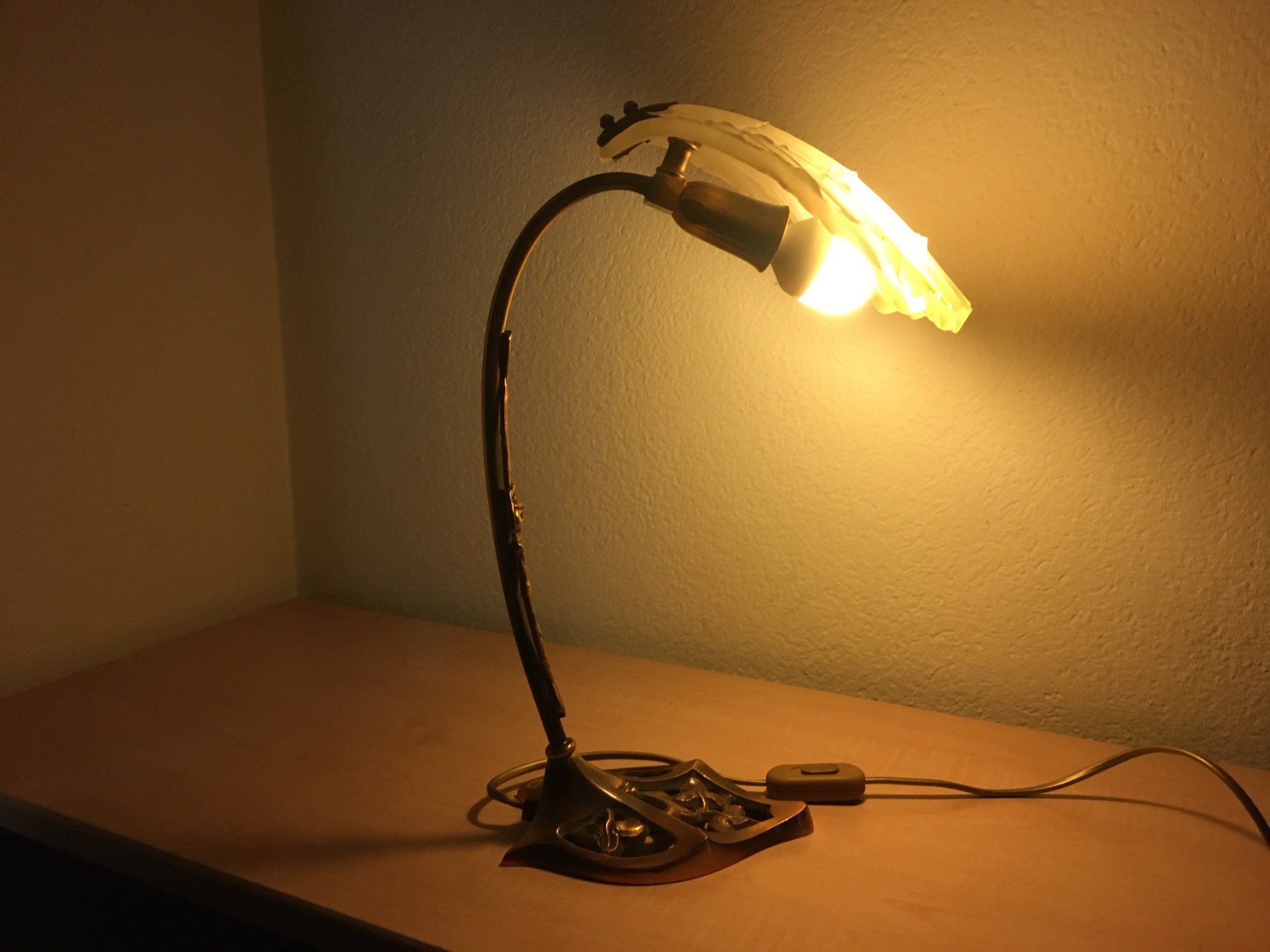 Lampen: Antike Tischlampe aus Bronze veritable – Gebraucht aus langenthal von Bazlago