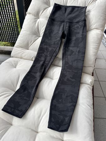 Lululemon Leggings Camo schwarz Grösse XS guter Zustand