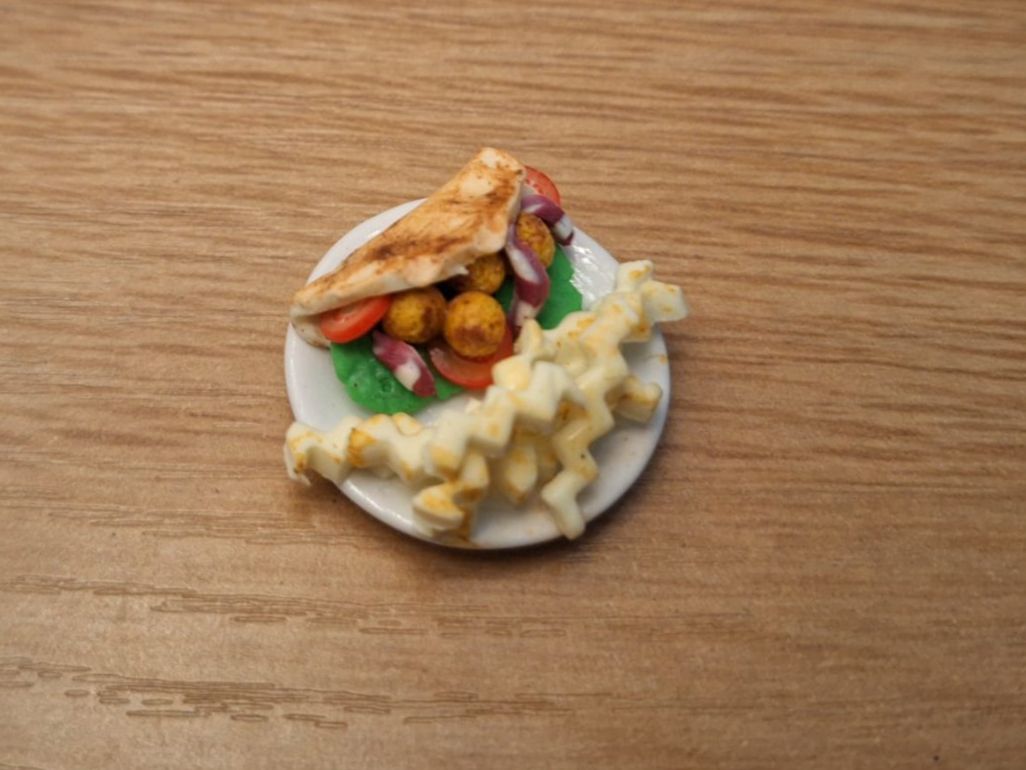 Case e mobili per bambole: Handmade Falafel Taco mit Pommes – Nuovo (secondo la descrizione) da Zürich venduto da HandmadeTinyFood 5